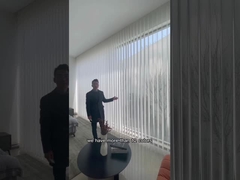 Vertikale Schiebetür macht den Fenster-Vorhang blind, der für Privatleben venetianisch ist